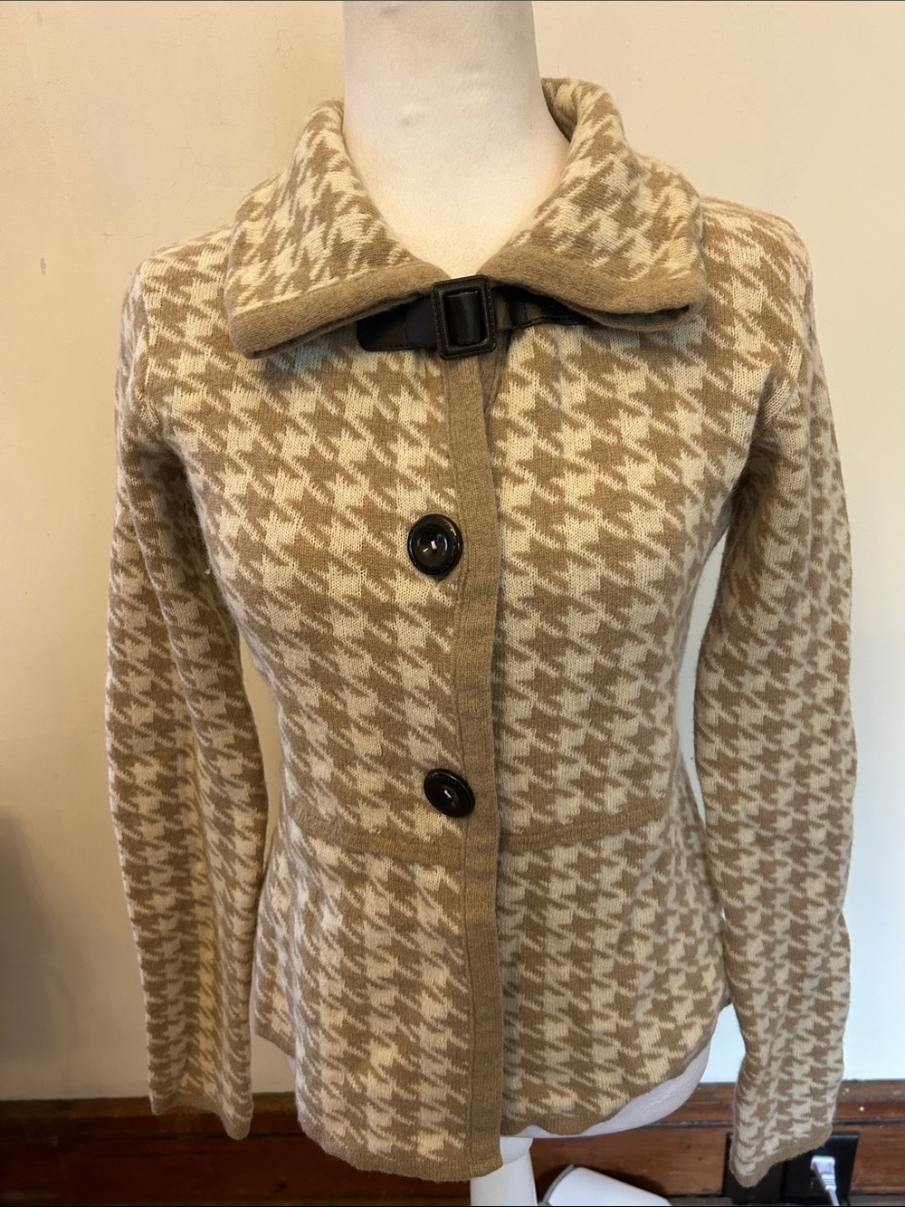A. Ida Beige & Cream Houndstooth wool sweater with Buckle Collar Size S EUC - Picture 2 of 4
